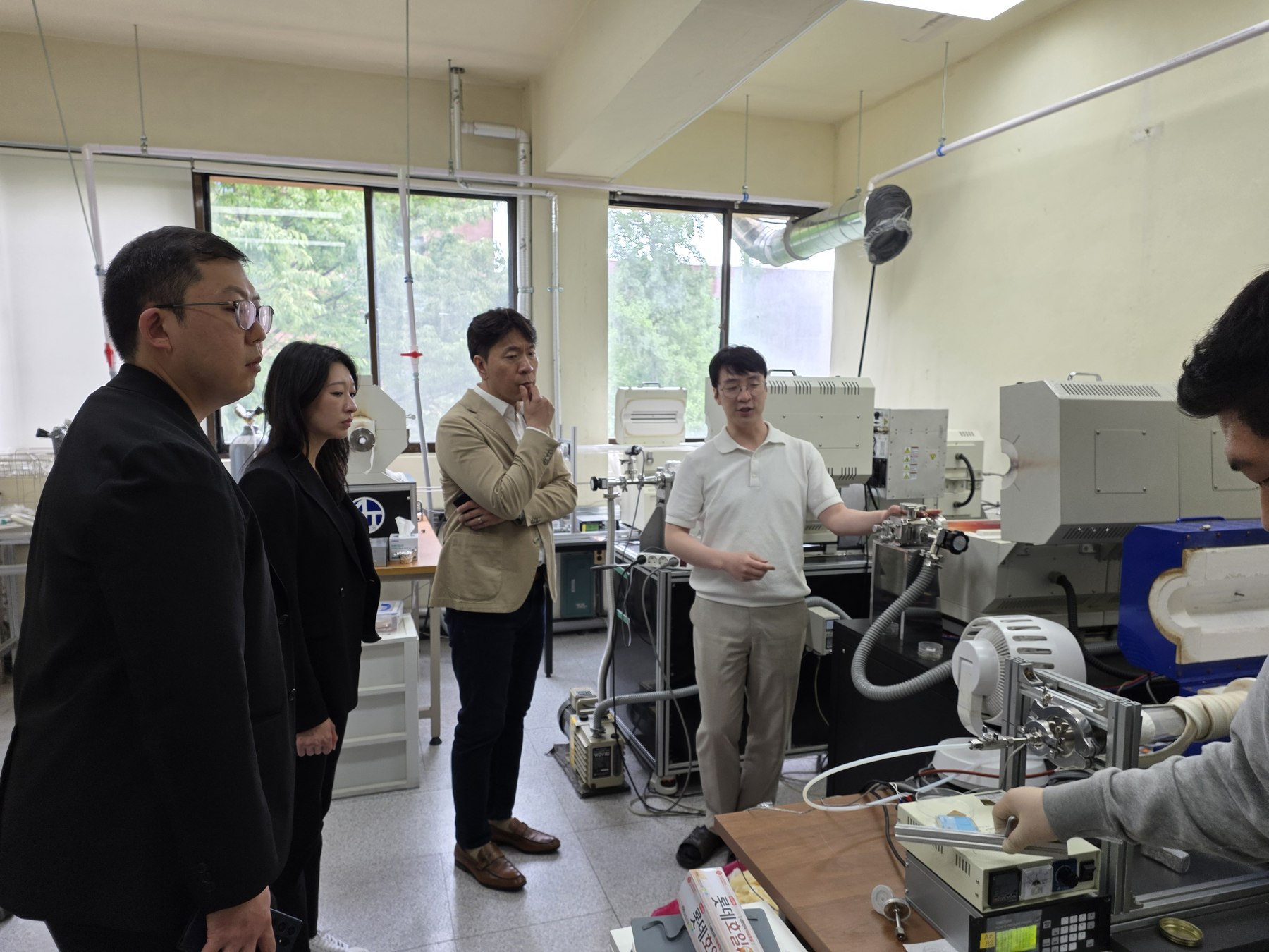 Welcoming a Fraunhofer IKTS delegation — a lecture and collaboration talks